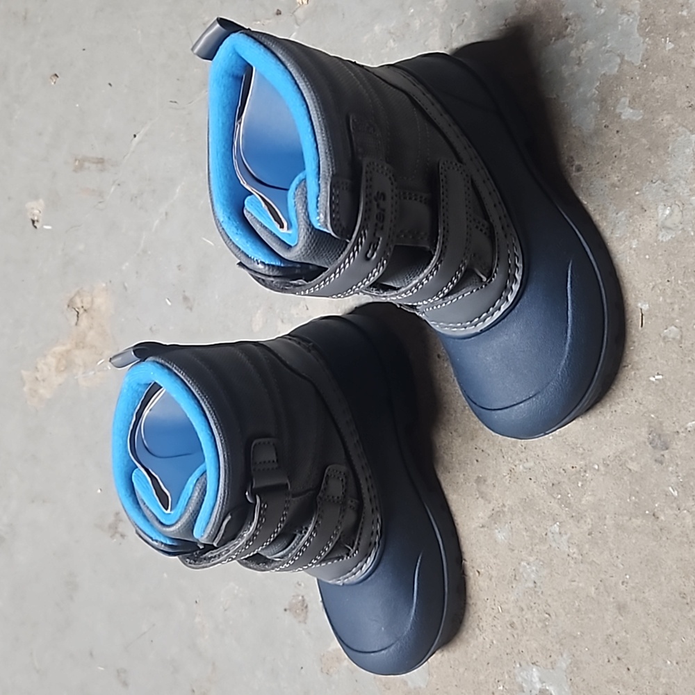Carters baby/toddler boys size 7 blue snow boots